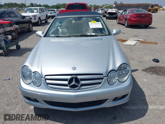 2008 Mercedes-Benz CLK 350 с VIN WDBTK56F28T088641, выставлен на аукционе IAAI как лот 41797102 с пробегом 136 971 миль миль и . История ставок и продаж доступна на DreamBid. Изображение 13.