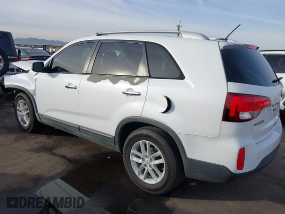 2014 Kia Sorento LX with VIN 5XYKT3A61EG484024, listed as a IAAI auction lot 41067521 with 190,819 mi miles. Bid and sale history available at carsss.com. Image 3.