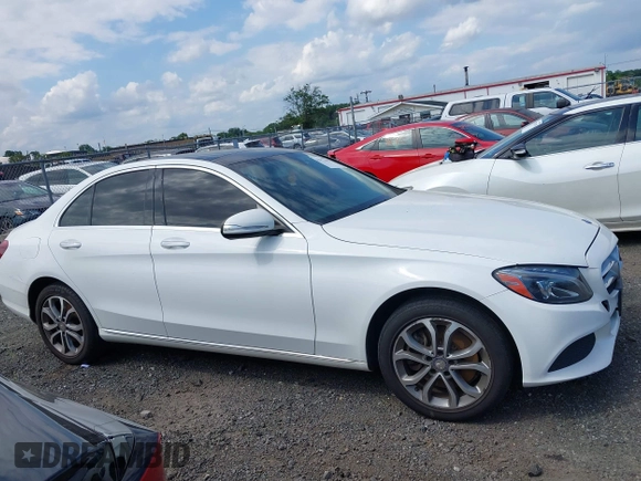 2015 Mercedes-Benz C 300 Luxury z VIN 55SWF4KB0FU010485, wystawiony jako IAAI lot #42773611 z przebiegiem 91 343 mil mil oraz . Historia ofert i sprzedaży dostępna na DreamBid. Obrazek 13.