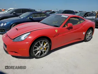 2014 Ferrari California z VIN ZFF65TJA2E0201735, wystawiony jako Copart lot #75178054 z przebiegiem Nie podano mil oraz Szkody całkowita. Historia ofert i sprzedaży dostępna na DreamBid. Obrazek 1.