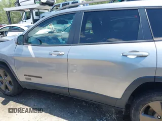 2017 Jeep Cherokee Latitude z VIN 1C4PJMCS8HW525476, wystawiony jako IAAI lot #42001328 z przebiegiem 121 665 mil mil oraz . Historia ofert i sprzedaży dostępna na DreamBid. Obrazek 14.