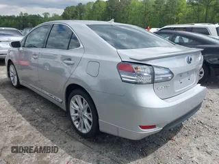 2010 Lexus HS 250h z VIN JTHBB1BA6A2014293, wystawiony jako IAAI lot #41948412 z przebiegiem 224 399 mil mil oraz . Historia ofert i sprzedaży dostępna na DreamBid. Obrazek 3.