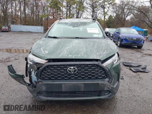 2023 Toyota Corolla Cross LE z VIN 7MUCAABG8PV044965, wystawiony jako IAAI lot #41915223 z przebiegiem 61 222 mil mil oraz . Historia ofert i sprzedaży dostępna na DreamBid. Obrazek 11.