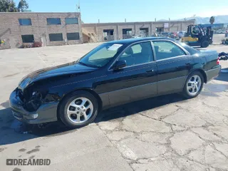 2000 Lexus ES 300 with VIN JT8BF28G2Y5093962, listed as a IAAI auction lot 41634264 with 106,951 mi miles. Bid and sale history available at carsss.com. Image 2.