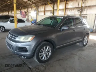 2013 Volkswagen Touareg Lux z VIN WVGEF9BP9DD003735, wystawiony jako Copart lot #58852315 z przebiegiem 138 223 mil mil oraz Szkoda całkowita • Salvage title. Historia ofert i sprzedaży dostępna na DreamBid. Obrazek 1.