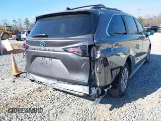 2024 Toyota Sienna XLE z VIN 5TDJRKEC8RS219789, wystawiony jako IAAI lot #41655786 z przebiegiem 1612 mil mil oraz . Historia ofert i sprzedaży dostępna na DreamBid. Obrazek 17.