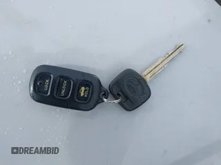 2006 Toyota Camry STD z VIN 4T1BE32K86U157718, wystawiony jako IAAI lot #41805465 z przebiegiem 327 299 mil mil oraz . Historia ofert i sprzedaży dostępna na DreamBid. Obrazek 11.