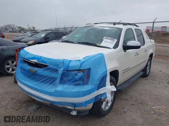 2012 Chevrolet Avalanche LTZ z VIN 3GNMCGE04CG103276, wystawiony jako IAAI lot #41913522 z przebiegiem 139 633 mil mil oraz . Historia ofert i sprzedaży dostępna na DreamBid. Obrazek 17.