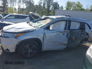 2016 Toyota Highlander XLE z VIN 5TDKKRFH9GS172801, wystawiony jako IAAI lot #41977342 z przebiegiem 224 275 mil mil oraz . Historia ofert i sprzedaży dostępna na DreamBid. Obrazek 13.