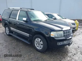 2007 Lincoln Navigator z VIN 5LMFU27597LJ10428, wystawiony jako IAAI lot #41540750 z przebiegiem 144 657 mil mil oraz . Historia ofert i sprzedaży dostępna na DreamBid. Obrazek 1.