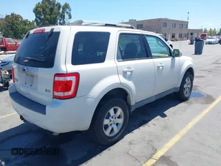 2011 Ford Escape Limited z VIN 1FMCU0EGXBKC04959, wystawiony jako IAAI lot #42846594 z przebiegiem 147 811 mil mil oraz . Historia ofert i sprzedaży dostępna na DreamBid. Obrazek 4.