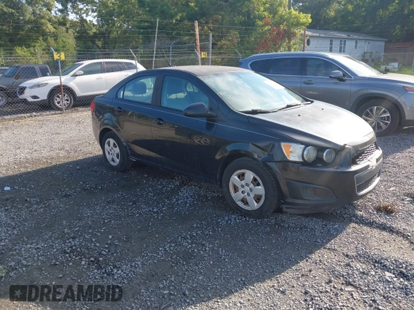 2014 Chevrolet Sonic LS z VIN 1G1JA5SH6E4114692, wystawiony jako IAAI lot #42671958 z przebiegiem 200 945 mil mil oraz . Historia ofert i sprzedaży dostępna na DreamBid. Obrazek 1.