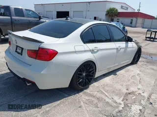 2013 BMW 3 Series 328i z VIN WBA3C1C58DF444891, wystawiony jako IAAI lot #42227947 z przebiegiem Nie podano mil oraz . Historia ofert i sprzedaży dostępna na DreamBid. Obrazek 4.