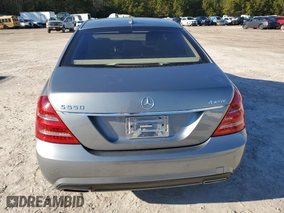 2010 Mercedes-Benz S 550 z VIN WDDNG8GB1AA323840, wystawiony jako Copart lot #44756815 z przebiegiem 138 034 mil mil oraz Szkoda całkowita • Salvage title. Historia ofert i sprzedaży dostępna na DreamBid. Obrazek 6.