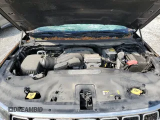 2023 Jeep Wagoneer z VIN 1C4SJVAT1PS514577, wystawiony jako Copart lot #73935334 z przebiegiem 34 250 mil mil oraz Nie do naprawy • Non repairable. Historia ofert i sprzedaży dostępna na DreamBid. Obrazek 13.