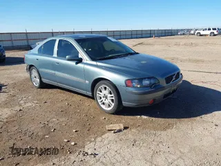 2004 Volvo S60 with VIN YV1RS59VX42390431, listed as a IAAI auction lot 41663179 with 252,527 mi miles. Bid and sale history available at carsss.com. Image 1.