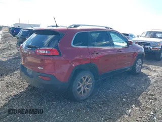 2016 Jeep Cherokee Latitude z VIN 1C4PJMCB6GW335111, wystawiony jako IAAI lot #41993373 z przebiegiem 205 449 mil mil oraz . Historia ofert i sprzedaży dostępna na DreamBid. Obrazek 4.