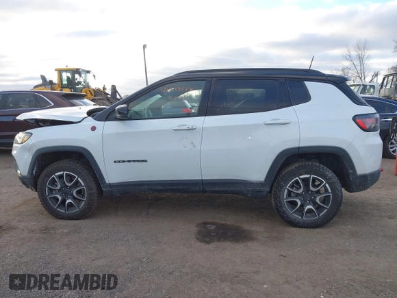 2024 Jeep Compass Trailhawk с VIN 3C4NJDDN7RT131393, выставлен на аукционе IAAI как лот 41217550 с пробегом 8 215 миль миль и . История ставок и продаж доступна на DreamBid. Изображение 14.