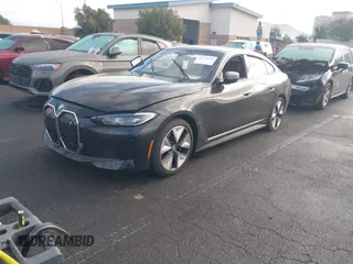2023 BMW i4 eDrive35 z VIN WBY43AW02PFP50656, wystawiony jako IAAI lot #41776504 z przebiegiem 18 024 mil mil oraz . Historia ofert i sprzedaży dostępna na DreamBid. Obrazek 2.