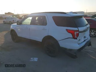 2017 Ford Explorer XLT z VIN 1FM5K8D84HGD21052, wystawiony jako IAAI lot #40819366 z przebiegiem 131 481 mil mil oraz . Historia ofert i sprzedaży dostępna na DreamBid. Obrazek 3.