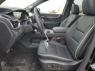 2024 GMC Acadia AWD Denali z VIN 1GKENRKS5RJ200040, wystawiony jako Copart lot #82106714 z przebiegiem 621 mil mil oraz Szkody całkowita. Historia ofert i sprzedaży dostępna na DreamBid. Obrazek 7.