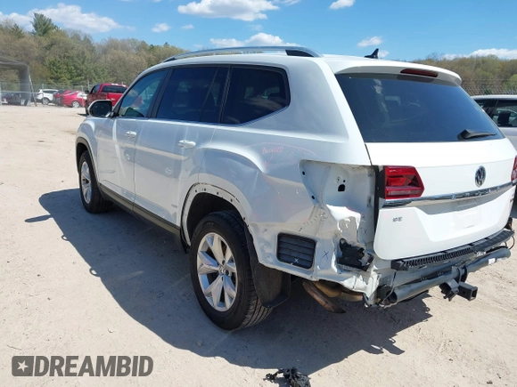 2018 Volkswagen Atlas SE with VIN 1V2KR2CAXJC586848, listed as a IAAI auction lot 42200959 with 96,336 mi miles and . Bid and sale history available at DreamBid. Image 3.