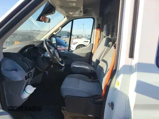 2019 Ford Transit z VIN 1FTYR2CG7KKA96911, wystawiony jako IAAI lot #42566551 z przebiegiem 207 807 mil mil oraz . Historia ofert i sprzedaży dostępna na DreamBid. Obrazek 31.