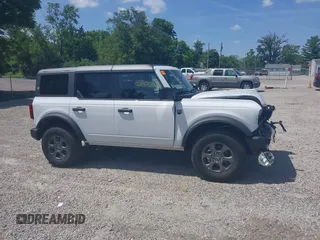 2025 Ford Bronco Big Bend z VIN 1FMDE7BH3SLA43579, wystawiony jako IAAI lot #42533206 z przebiegiem 2 958 mil mil oraz . Historia ofert i sprzedaży dostępna na DreamBid. Obrazek 13.
