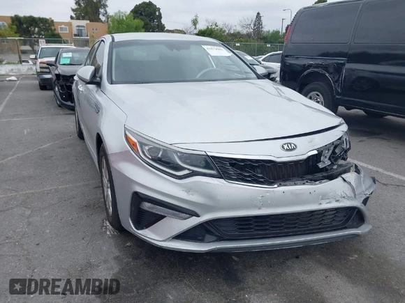2019 Kia Optima LX z VIN 5XXGT4L3XKG285486, wystawiony jako IAAI lot #41872981 z przebiegiem 101 981 mil mil oraz . Historia ofert i sprzedaży dostępna na DreamBid. Obrazek 1.