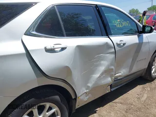 2018 Chevrolet Equinox LT z VIN 2GNAXJEV5J6309683, wystawiony jako IAAI lot #42238143 z przebiegiem 77 164 mil mil oraz . Historia ofert i sprzedaży dostępna na DreamBid. Obrazek 6.