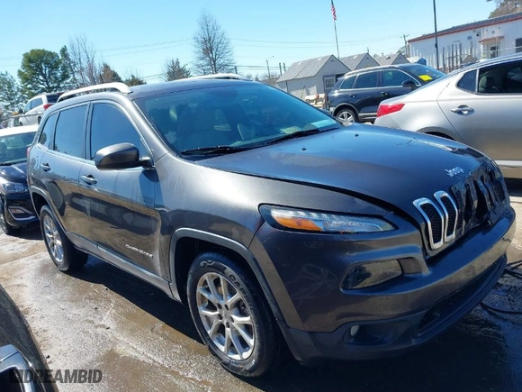 2017 Jeep Cherokee Latitude with VIN 1C4PJLCB7HW662967, listed as a IAAI auction lot 41693743 with 141,413 mi miles. Bid and sale history available at carsss.com. Image 13.