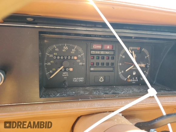 1982 Volkswagen Rabbit z VIN 1VWFB0172CV102467, wystawiony jako Copart lot #84652424 z przebiegiem 86 100 mil mil oraz Szkoda całkowita • Salvage title. Historia ofert i sprzedaży dostępna na DreamBid. Obrazek 9.