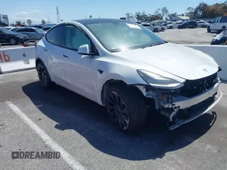 2022 Tesla Model Y Performance z VIN 7SAYGDEF9NF407636, wystawiony jako IAAI lot #41940366 z przebiegiem Nie podano mil oraz . Historia ofert i sprzedaży dostępna na DreamBid. Obrazek 1.
