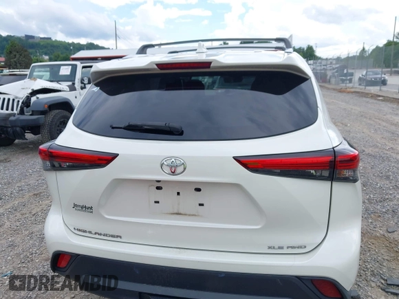 2021 Toyota Highlander XLE with VIN 5TDHZRBH9MS551417, listed as a IAAI auction lot 42751622 with 60,295 mi miles and . Bid and sale history available at DreamBid. Image 17.