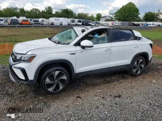 2024 Volkswagen Taos SE z VIN 3VVVX7B20RM089797, wystawiony jako Copart lot #55763915 z przebiegiem 5 523 mil mil oraz Szkoda całkowita • Salvage title. Historia ofert i sprzedaży dostępna na DreamBid. Obrazek 1.