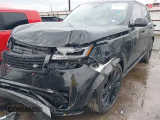 2025 Land Rover Range Rover SE z VIN SALKP9FU0SA277143, wystawiony jako IAAI lot #41881948 z przebiegiem 2 471 mil mil oraz . Historia ofert i sprzedaży dostępna na DreamBid. Obrazek 2.