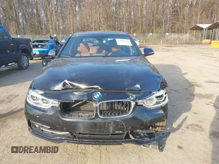 2016 BMW 3 Series 328i xDrive z VIN WBA8E3G58GNU02737, wystawiony jako IAAI lot #41882960 z przebiegiem 63 966 mil mil oraz . Historia ofert i sprzedaży dostępna na DreamBid. Obrazek 12.