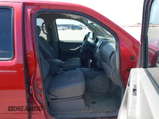 2014 Nissan Frontier SV z VIN 1N6AD0FR1EN766633, wystawiony jako IAAI lot #42453514 z przebiegiem 96 811 mil mil oraz . Historia ofert i sprzedaży dostępna na DreamBid. Obrazek 5.