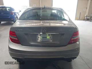 2012 Mercedes-Benz C 300 Sport z VIN WDDGF8BB2CR226900, wystawiony jako IAAI lot #42281921 z przebiegiem 186 173 mil mil oraz . Historia ofert i sprzedaży dostępna na DreamBid. Obrazek 17.
