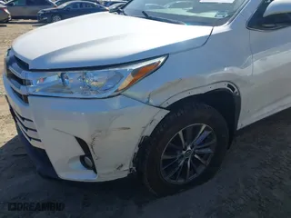 2019 Toyota Highlander SE with VIN 5TDJZRFH5KS933386, listed as a IAAI auction lot 41807949 with 49,661 mi miles. Bid and sale history available at carsss.com. Image 6.