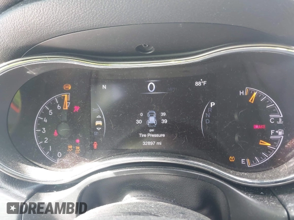 2021 Jeep Grand Cherokee Laredo E z VIN 1C4RJEAG9MC740244, wystawiony jako IAAI lot #42112847 z przebiegiem 32 897 mil mil oraz . Historia ofert i sprzedaży dostępna na DreamBid. Obrazek 7.