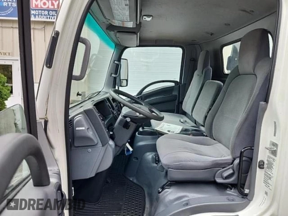2020 Isuzu NQR IBT z VIN JALE5W169L7305035, wystawiony jako Copart lot #76352564 z przebiegiem 93 159 mil mil oraz Czysty tytuł • Clean title. Historia ofert i sprzedaży dostępna na DreamBid. Obrazek 5.