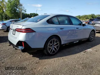 2024 BMW i5 eDrive40 z VIN WBY33FK02RCR43716, wystawiony jako Copart lot #68262434 z przebiegiem Nie podano mil oraz Szkody całkowita. Historia ofert i sprzedaży dostępna na DreamBid. Obrazek 3.