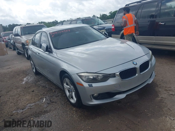 2012 BMW 3 Series 328i z VIN WBA3A5G59CNP15839, wystawiony jako IAAI lot #42132524 z przebiegiem 165 462 mil mil oraz . Historia ofert i sprzedaży dostępna na DreamBid. Obrazek 1.