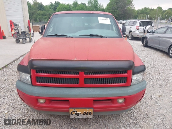 1998 Dodge 1500 z VIN 3B7HC13Y5WG166701, wystawiony jako IAAI lot #42059031 z przebiegiem 218 840 mil mil oraz . Historia ofert i sprzedaży dostępna na DreamBid. Obrazek 6.