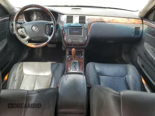 2008 Cadillac DTS 1SD z VIN 1G6KD57Y58U104142, wystawiony jako Copart lot #55274255 z przebiegiem 229 226 mil mil oraz Szkody całkowita. Historia ofert i sprzedaży dostępna na DreamBid. Obrazek 8.
