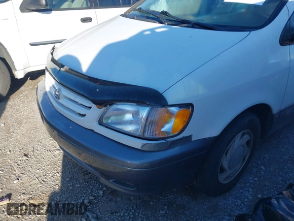 2001 Toyota Sienna LE with VIN 4T3ZF13C21U369974, listed as a IAAI auction lot 41821093 with 208,354 mi miles. Bid and sale history available at carsss.com. Image 6.