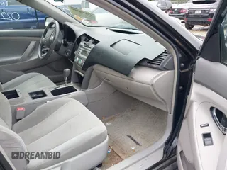 2008 Toyota Camry LE z VIN 4T4BE46K08R022824, wystawiony jako IAAI lot #42276950 z przebiegiem 132 879 mil mil oraz . Historia ofert i sprzedaży dostępna na DreamBid. Obrazek 5.