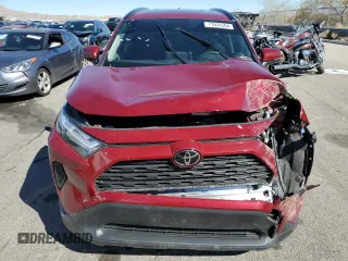 2022 Toyota RAV4 XLE with VIN JTMW1RFV0ND095383, listed as a Copart auction lot 77635504 with 30,886 mi miles and Salvage Title. Bid and sale history available at carsss.com. Image 5.