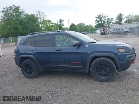 2019 Jeep Cherokee Trailhawk z VIN 1C4PJMBX1KD364100, wystawiony jako IAAI lot #42264518 z przebiegiem 117 020 mil mil oraz . Historia ofert i sprzedaży dostępna na DreamBid. Obrazek 13.